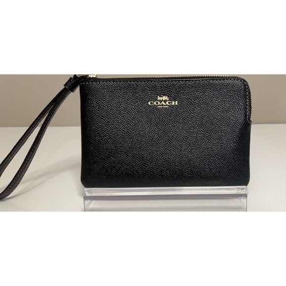 Coach corner zip wristlet in like new condition - Picture 1 of 6
